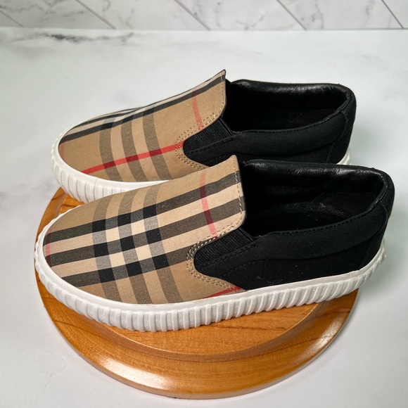 🔥 Burberry slip on (unisex) shoes us 12c - Picture 15 of 17
